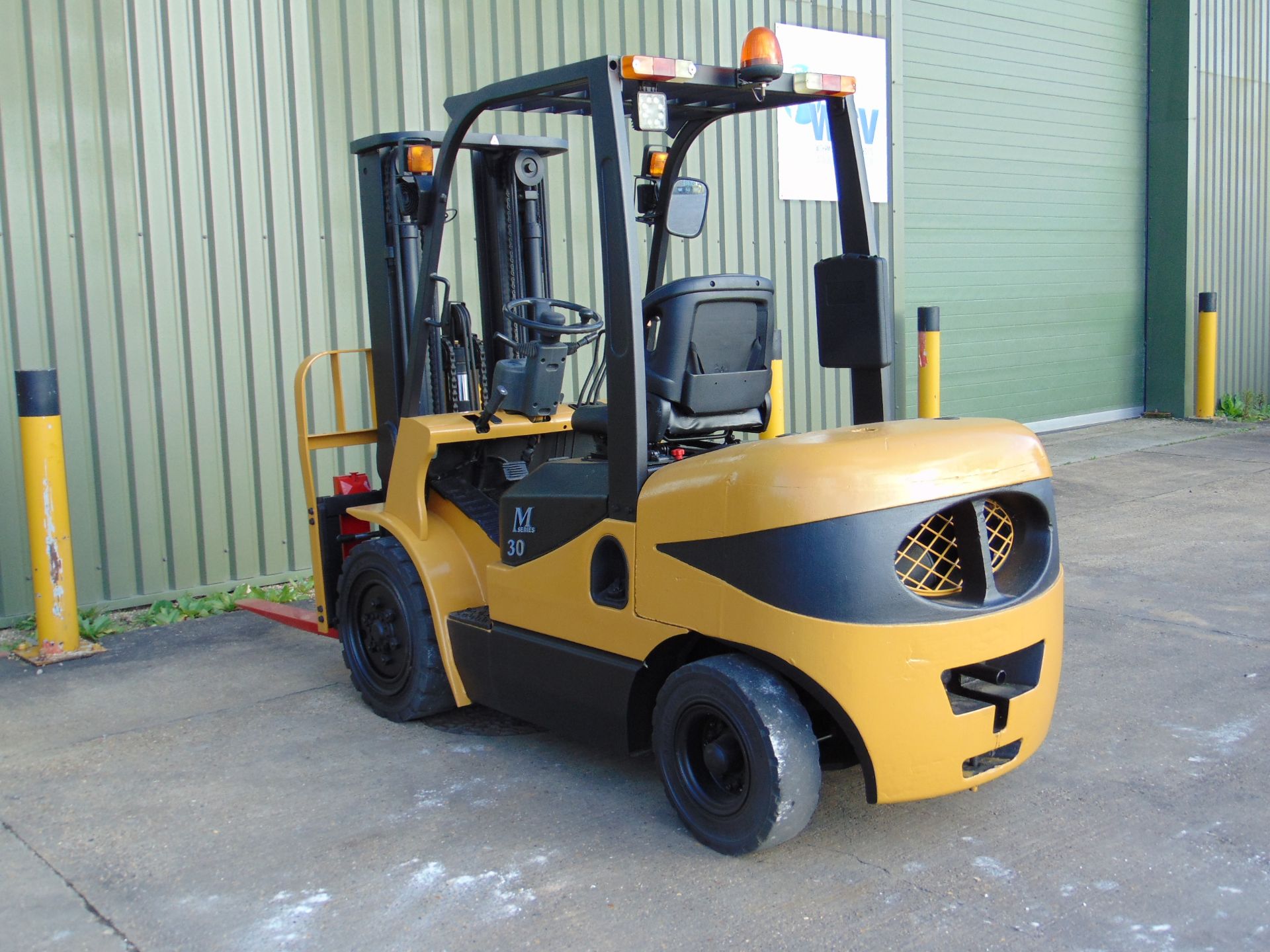 Maximal M30 2500Kg Diesel Fork Lift Truck ONLY 1,876 HOURS! - Image 6 of 26