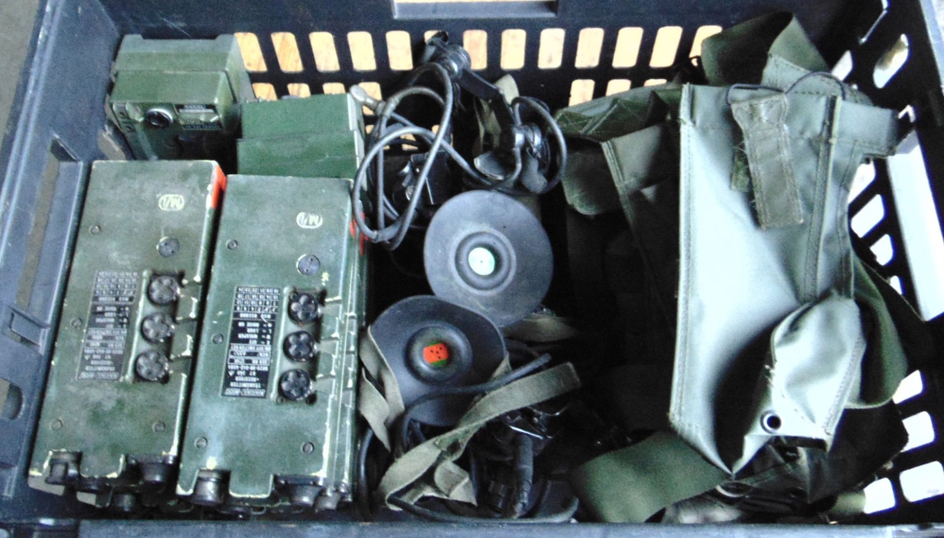 10 x Clansman UK RT 349 Transmitters Receivers w/ Headsets, Pouches, Battery Packs - Image 2 of 4