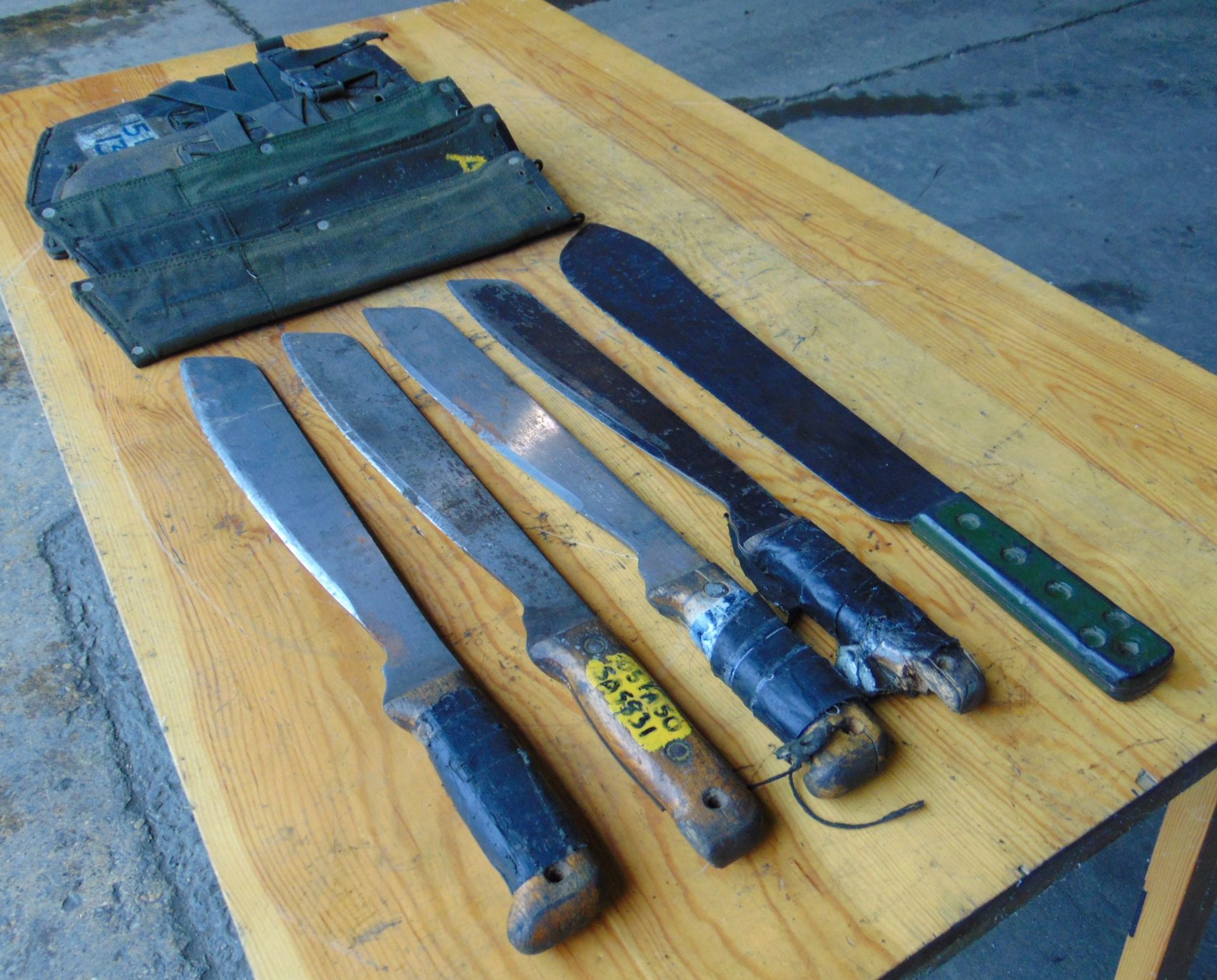 5 x British Army Machetes as shown in Webbing Pouch Various Years - Image 5 of 5