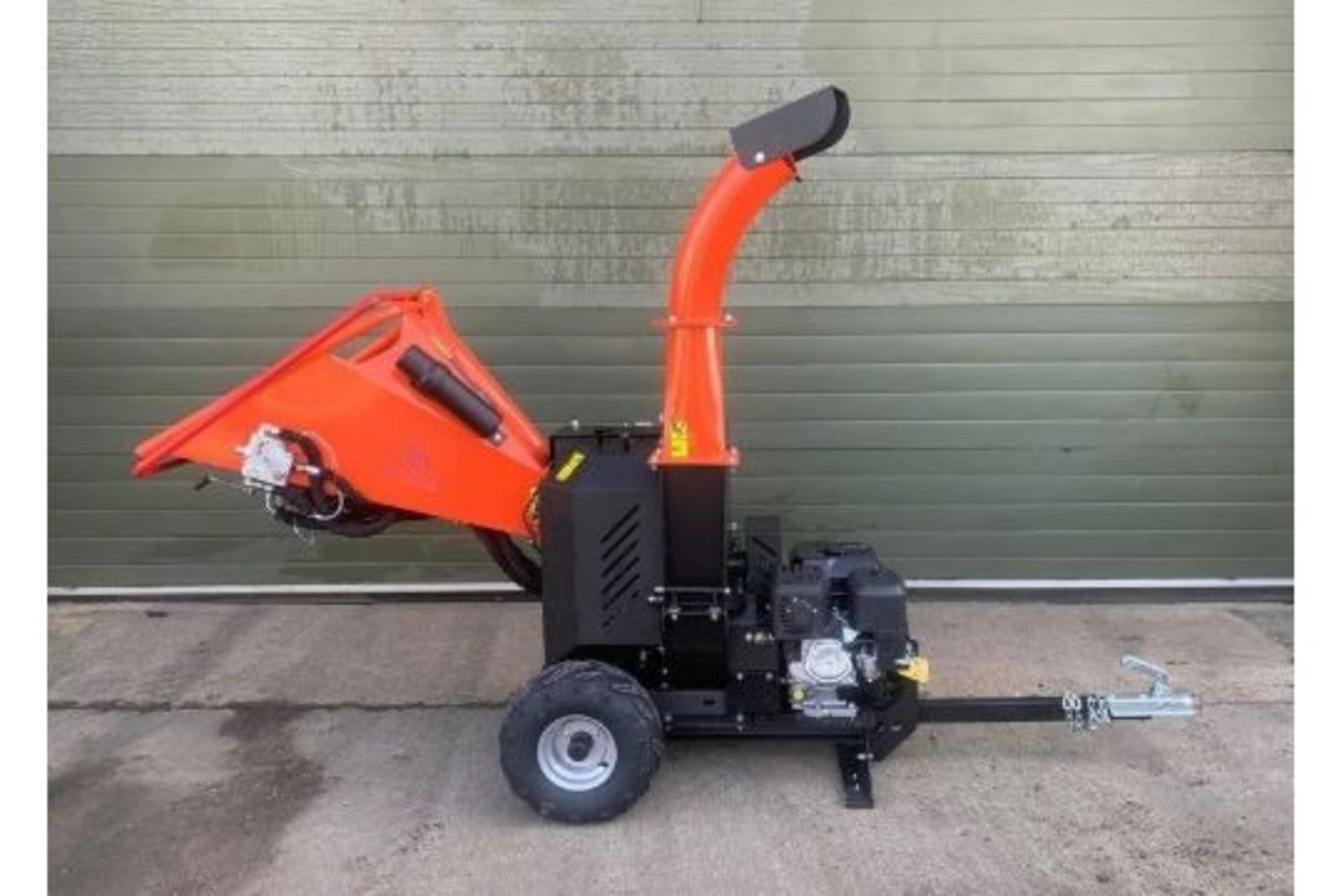 Brand New & Unused Armstrong DR-GS-15SF Electric start, Petrol Powered Hydraulic feed Wood Chipper - Image 5 of 23