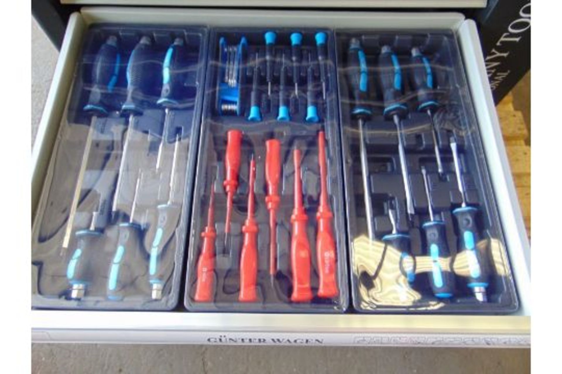 **NEW Unused** 6 Drawer Tool Cabinet incl 220Pcs Tools - Image 5 of 15