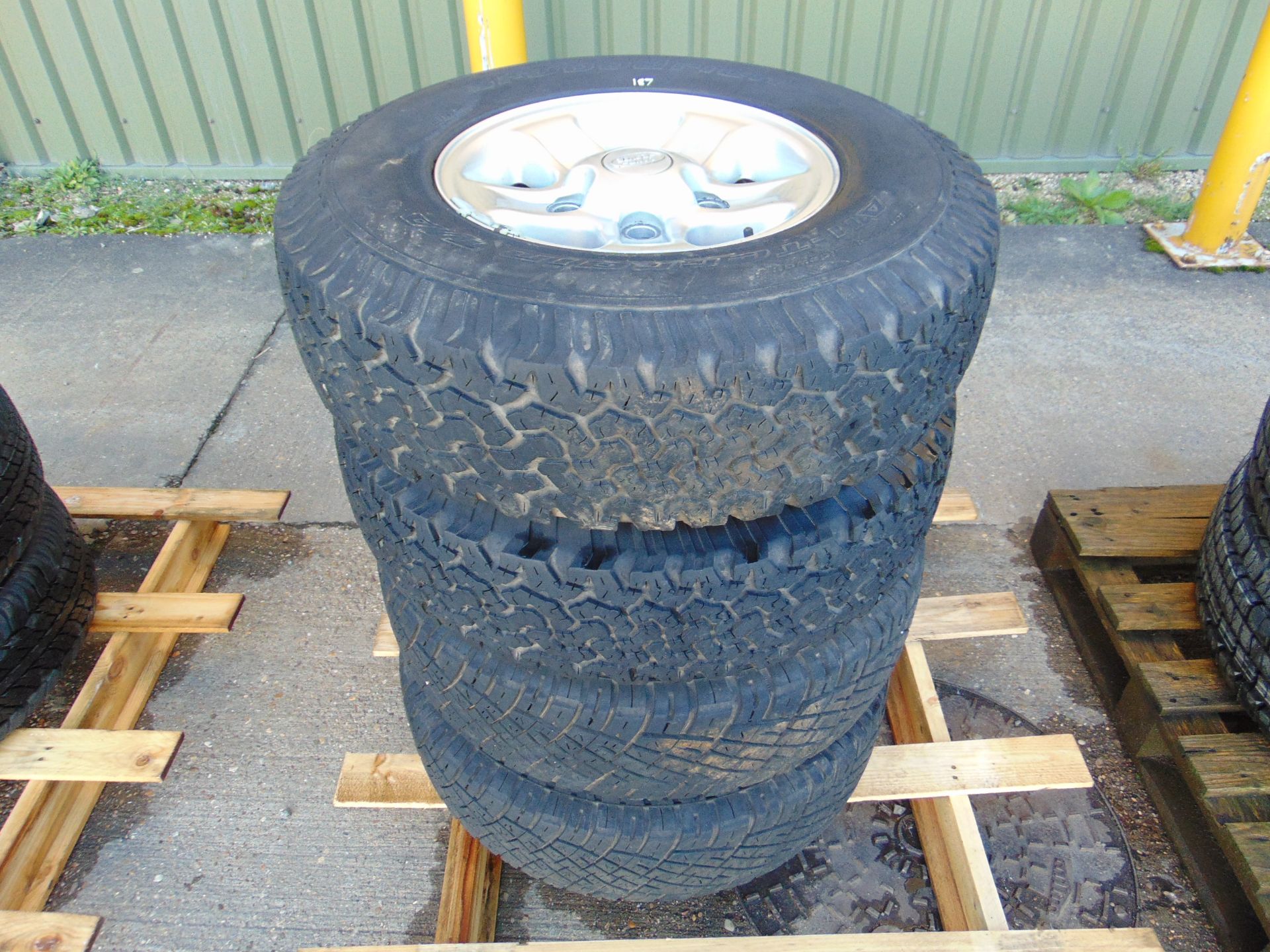 4 x 235/85 R16 Tyres ( 2 x BF Goodrich - 2 x General Grabber ) - Image 2 of 8
