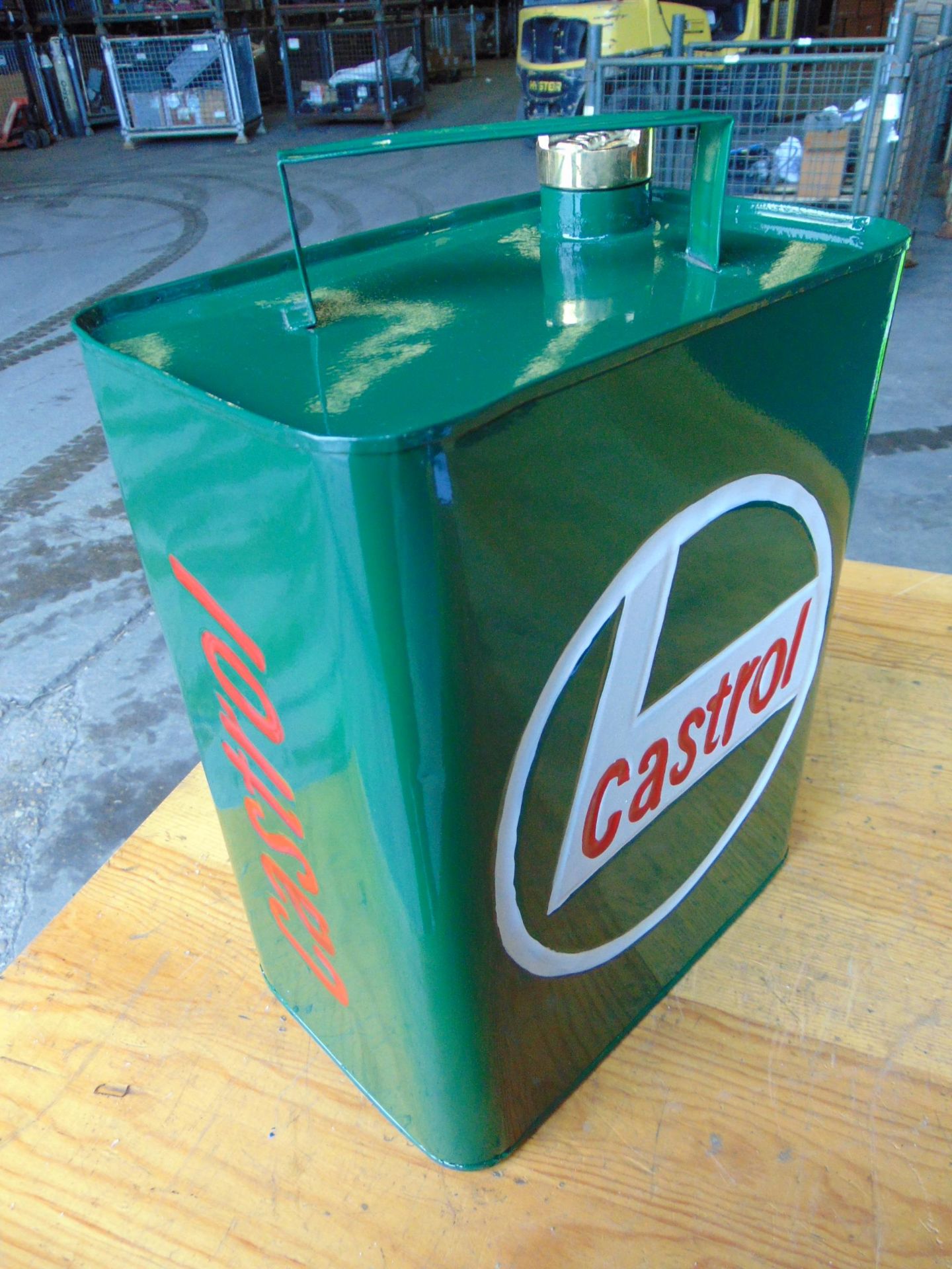 Hand-Painted Rectangular Castrol Green Oil Can W/ Brass Screw Cap - Bild 5 aus 10