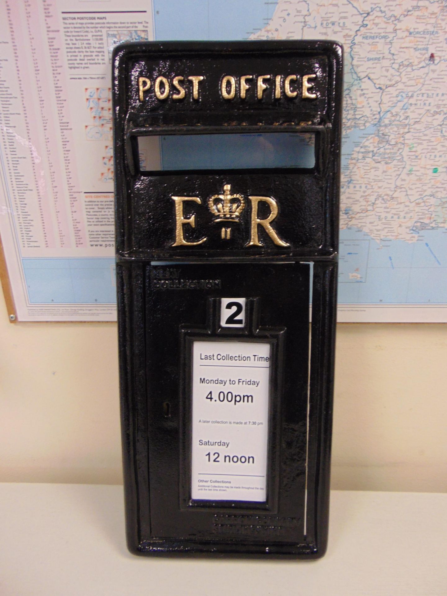 Black ER Cast Iron Wall Mounted Post Box C/W Keys - Image 2 of 11