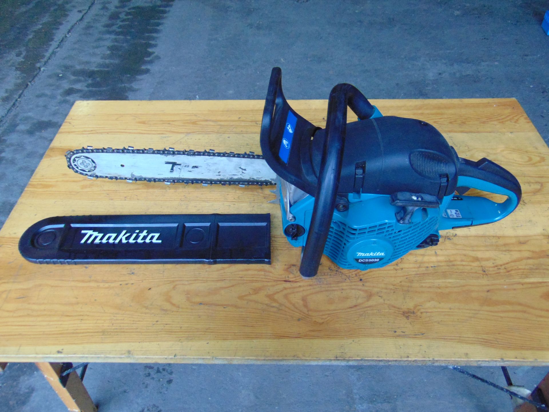 MAKITA DCS 5030 50CC Chainsaw c/w Chain Guard from MoD - Image 4 of 6