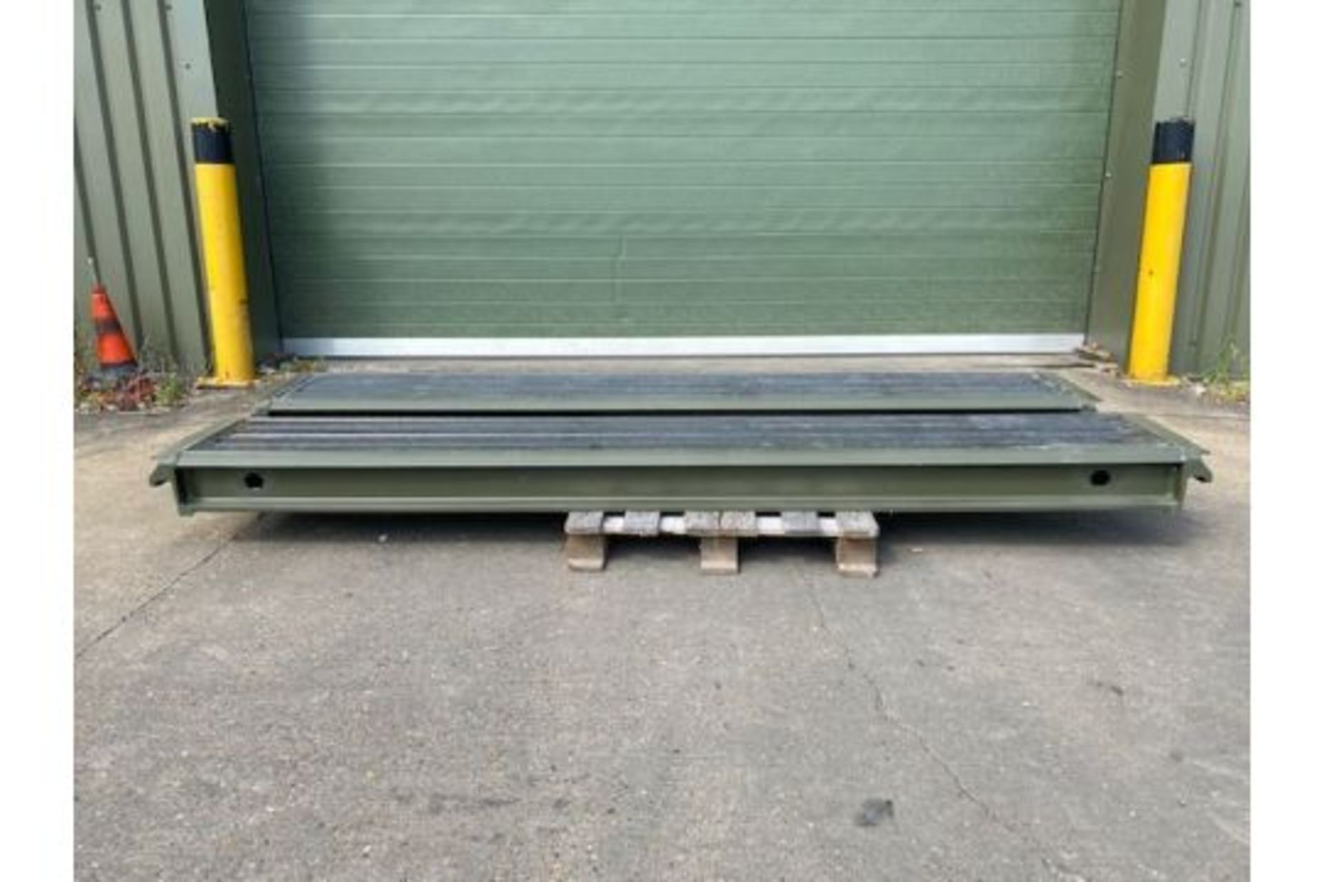 Pair of Heavy duty Aluminium Infill Decks/Ramps - Image 3 of 8