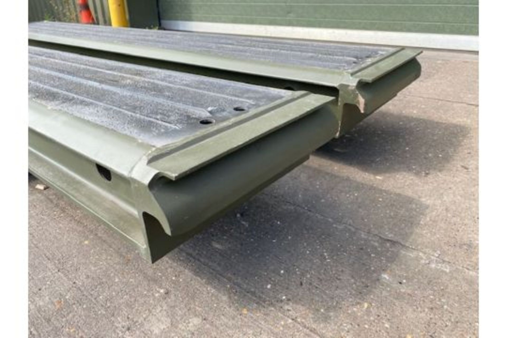Pair of Heavy duty Aluminium Infill Decks/Ramps - Image 4 of 8