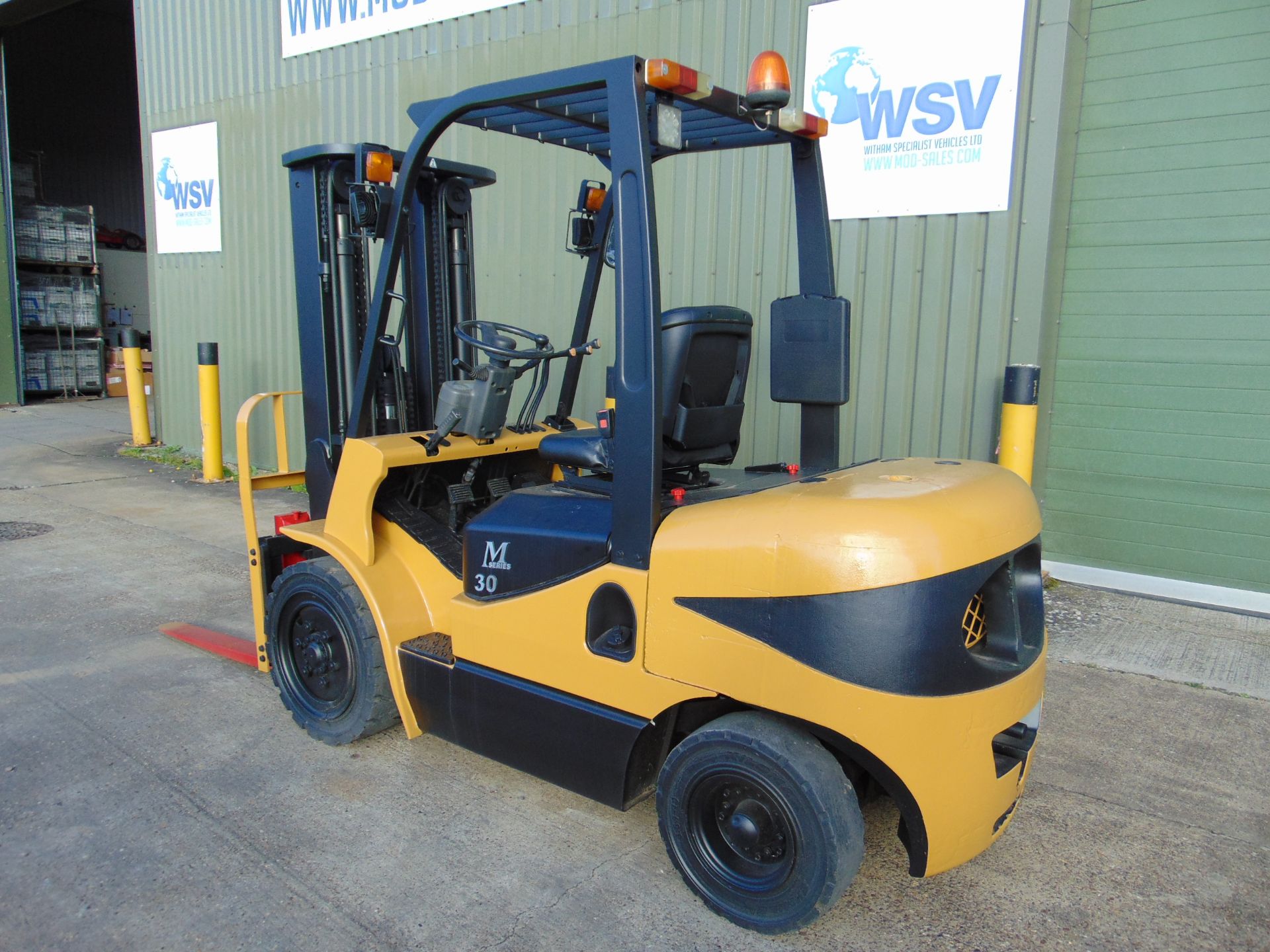 Maximal M30 2500Kg Diesel Fork Lift Truck ONLY 1,876 HOURS! - Image 2 of 26
