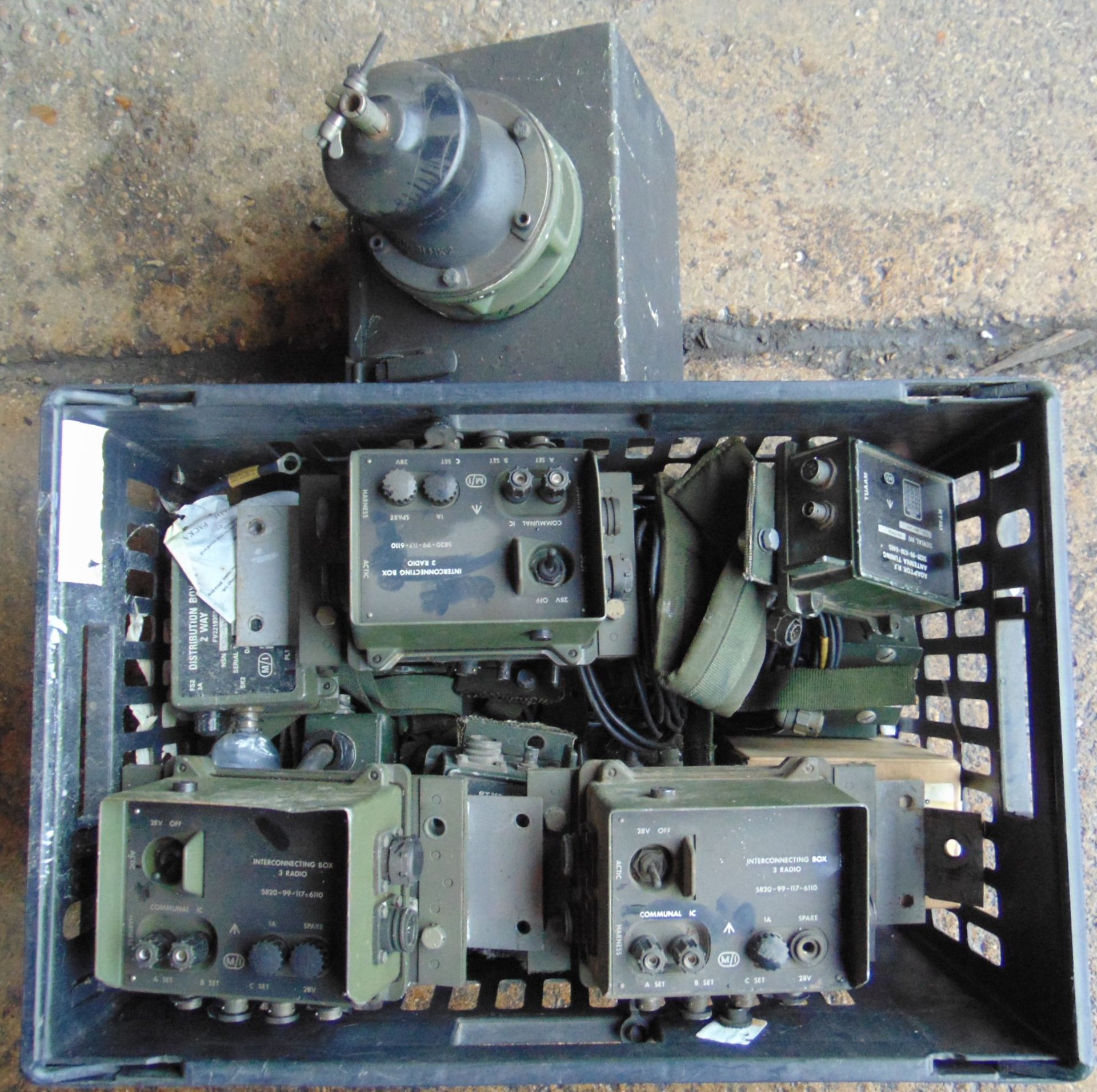 Clansman Radio Equipment inc Wing Box 3 radio Connecting Boxes Etc - Image 2 of 5