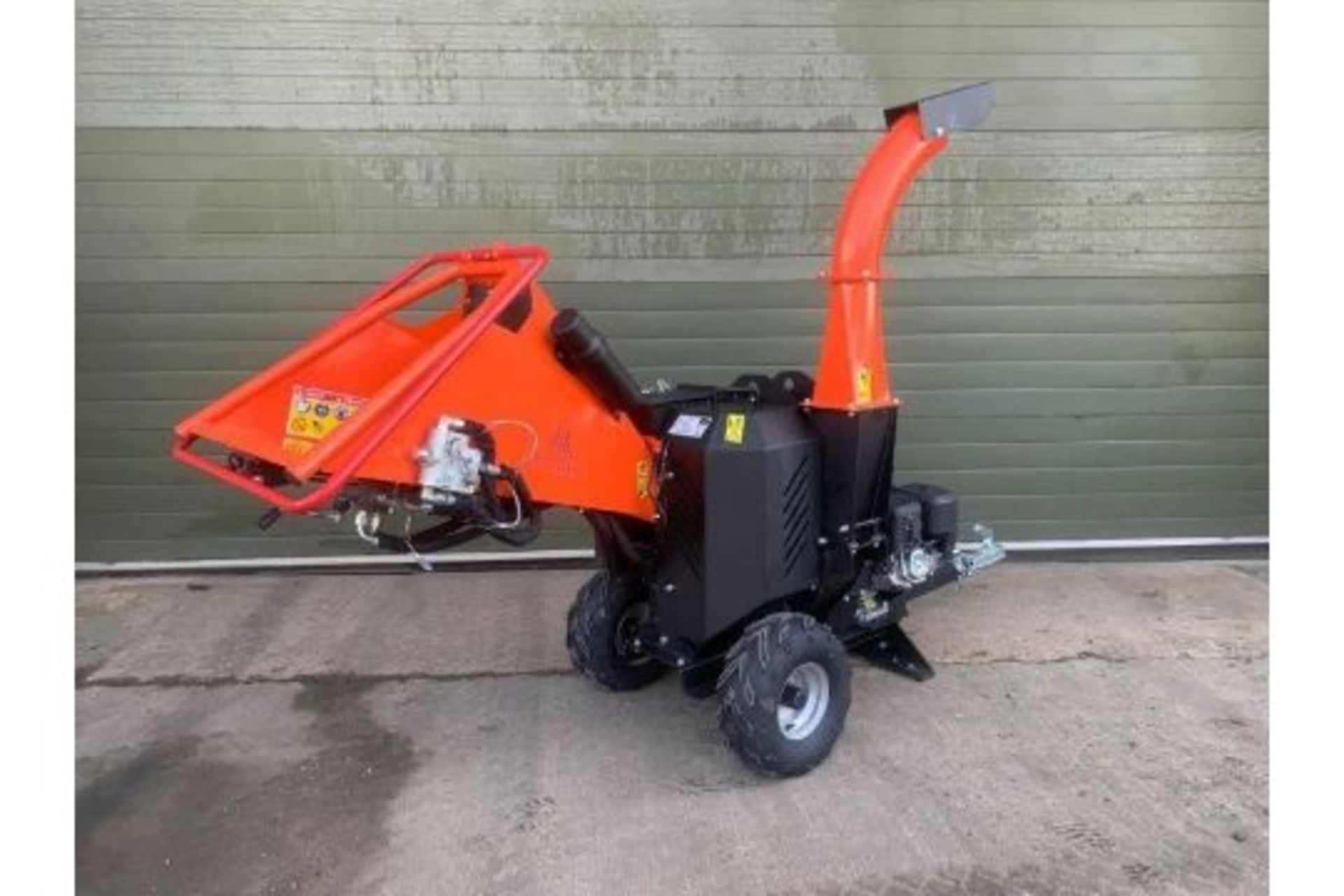 Brand New & Unused Armstrong DR-GS-15SF Electric start, Petrol Powered Hydraulic feed Wood Chipper - Image 4 of 23