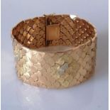 A tri-gold fan brick-link cuff reversible bracelet with engine turned and bring cut decoration