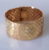 A tri-gold fan brick-link cuff reversible bracelet with engine turned and bring cut decoration