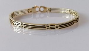 A 9ct yellow gold gate-link bracelet with lobster clasp, import hallmarks, 18 cm, 13g