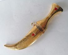 A fine gold clad Middle Eastern jambiya hilted dagger and sheath, 32.5 cm with steel medial ridge bl