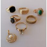 Two mens' signet rings, sizes M, R and four gem-set rings and a pearl/gold pendant, all hallmarked