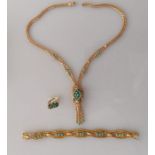 A yellow gold parure comprising necklace with knot design and turquoise beads, 48 cm