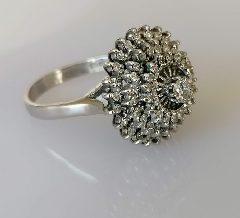 A white gold diamond cluster ring in a claw setting - Image 2 of 5