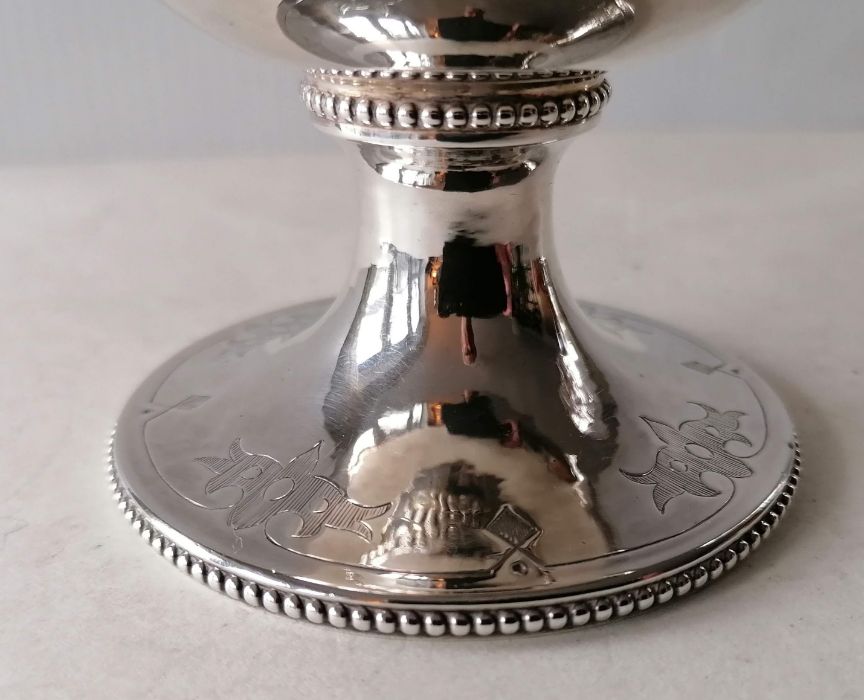 A Victorian silver sugar basket with pierced swing handle - Image 4 of 5