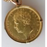 A George IV shield back gold sovereign, 1829, in a 9ct gold mount and serpentine necklace, 42 cm