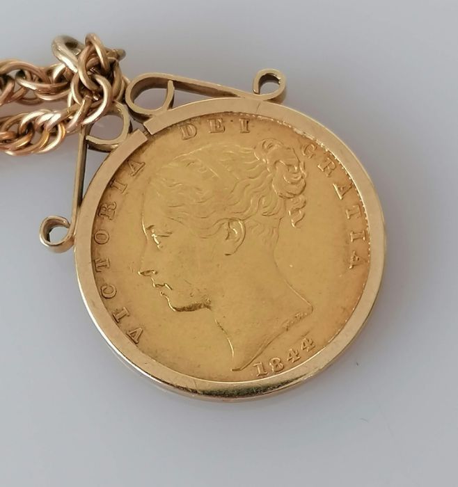 A mounted Victorian shield-back gold sovereign, 1844, on a 9ct gold chain, 58 cm, 25g - Image 3 of 3