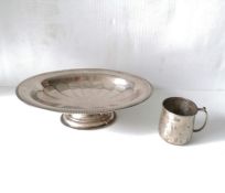 A George VI silver oval tazza with gadrooned rim on a raised foot, hallmarked for R McD & Co., Sheff