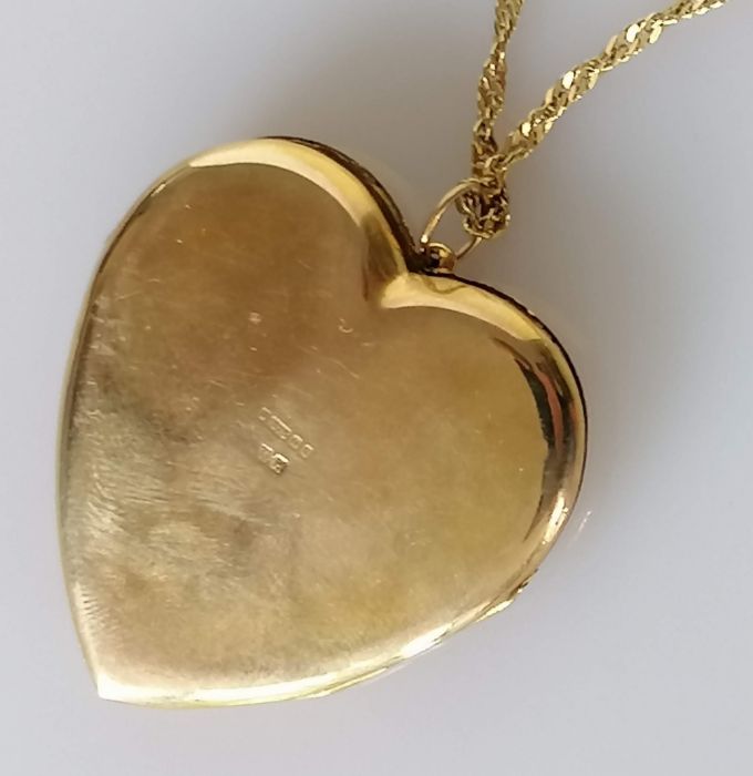 A 9ct yellow gold heart-shape locket, hallmarked, 12g and a 14k gold neck chain, 44 cm, 3.8g - Image 3 of 3