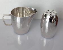 A contemporary silver cream jug with bark-effect handle, planished body, 7.5 cm H and