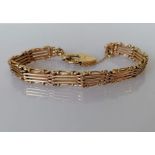 A 9ct rose gold gate-link bracelet with heart clasp, 16 cm, hallmarked, 15.2g