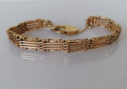 A 9ct rose gold gate-link bracelet with heart clasp, 16 cm, hallmarked, 15.2g