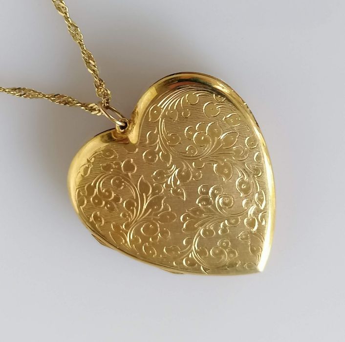 A 9ct yellow gold heart-shape locket, hallmarked, 12g and a 14k gold neck chain, 44 cm, 3.8g - Image 2 of 3