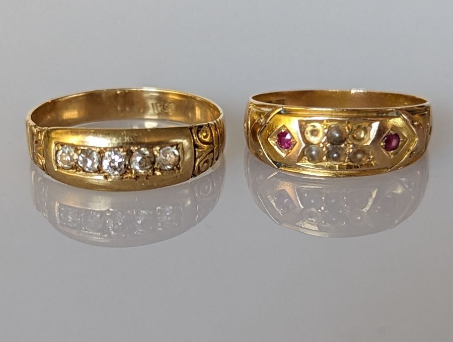 An Edwardian five-stone diamond ring, pave-set on a yellow gold setting - Image 2 of 5