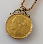 A Victorian mounted gold sovereign, 1880, with 9ct gold chain, 59 cm, 20g