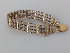 A mid-century yellow gold fancy gate-link bracelet with heart clasp, 18 cm, hallmarked, 19g