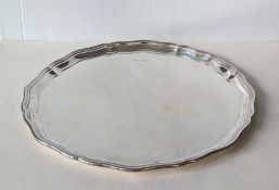 A Sheffield silver circular tray wit pie-crust rim by E Silver & Co., 1953, 1306g