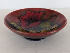 A William Moorcroft hibiscus pattern bowl on a raised foot, 6 cm H x 18 diameter