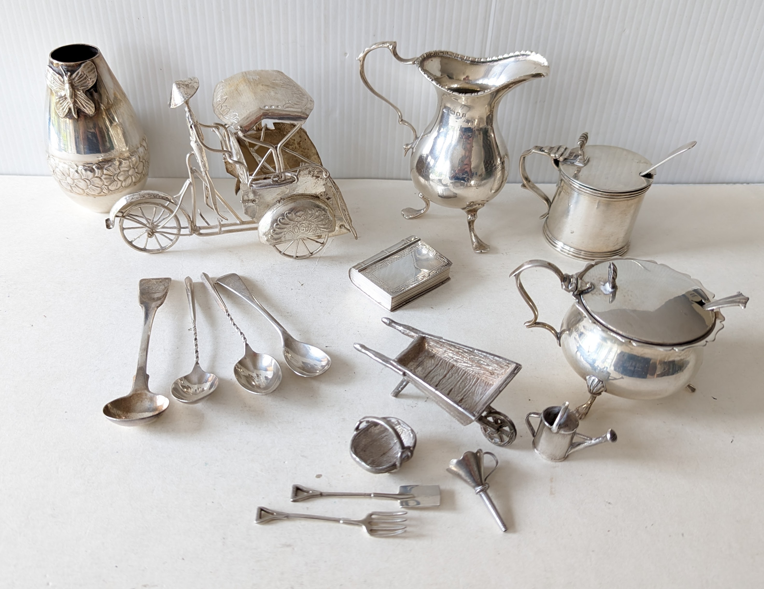 An Edwardian silver mustard pot on cabriole feet by Matthew John Jessop, Birmingham, 1905