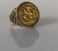 An Edwardian gold half sovereign ring, 1902, on a pierced 9ct gold mount, hallmarked, 10.75g