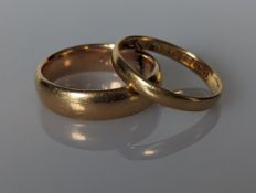 Two 18ct yellow gold wedding bands, 5, 3mm, hallmarked, 9.85g (2)