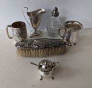 An Edwardian silver mug with profuse rococo decoration, 7.5 cm H with gilded interior