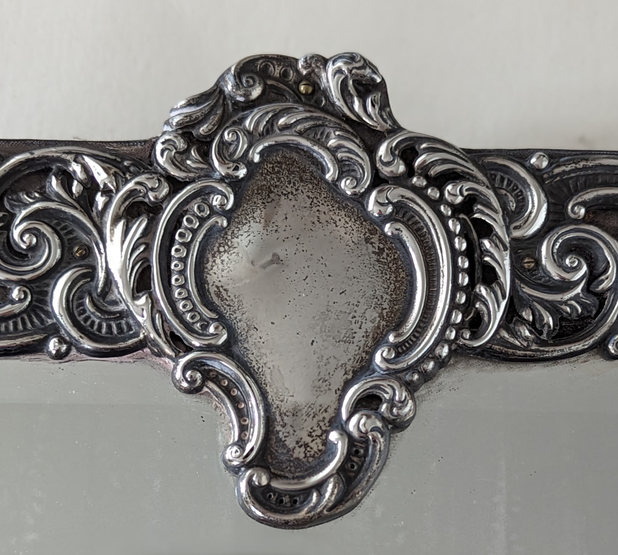 An Edwardian silver-framed table mirror with profuse pierced rococo decoration - Image 3 of 6