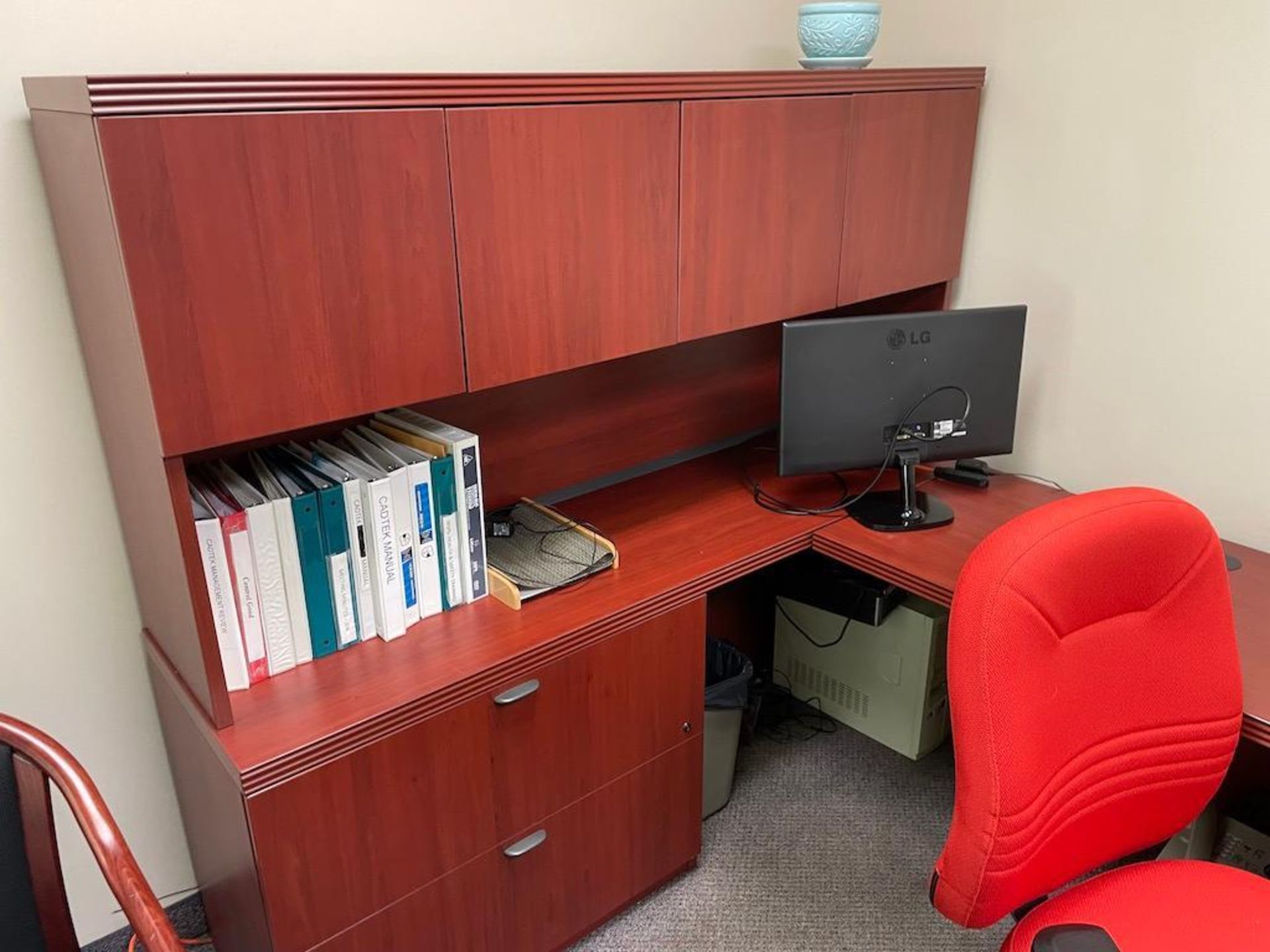OFFICE INCLUDING: 71" DESK, 47" SIDE TABLE, 71" REAR DESK W HUTCH AND 2 DRAWERS, PLUS GLOBAL 4 DRAWE - Image 3 of 4
