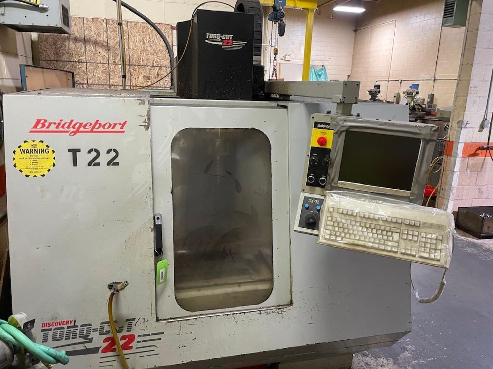 BRIDGEPORT DISCOVERY TORQ CUT 22 CNC VERTICAL MACHINING CENTER, TRAVELS: X 22", Y 16", Z 20", 48" X