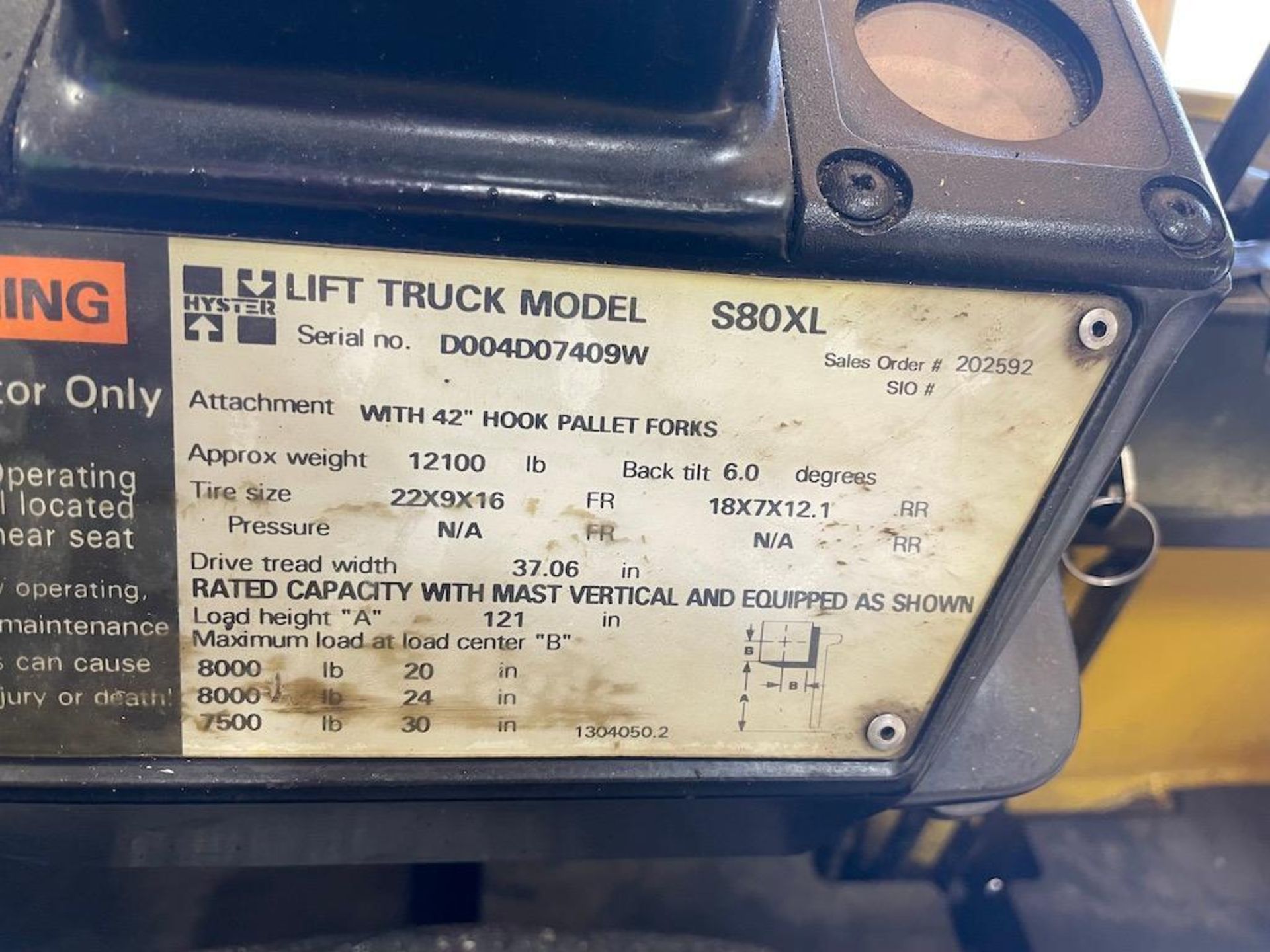 HYSTER 8,000 LB CAPACITY LPG FORKLIFT, MODEL S80XL, 2 STAGE MAST, 54" FORKS, 3612 HRS AT TIME OF CAT - Image 5 of 7