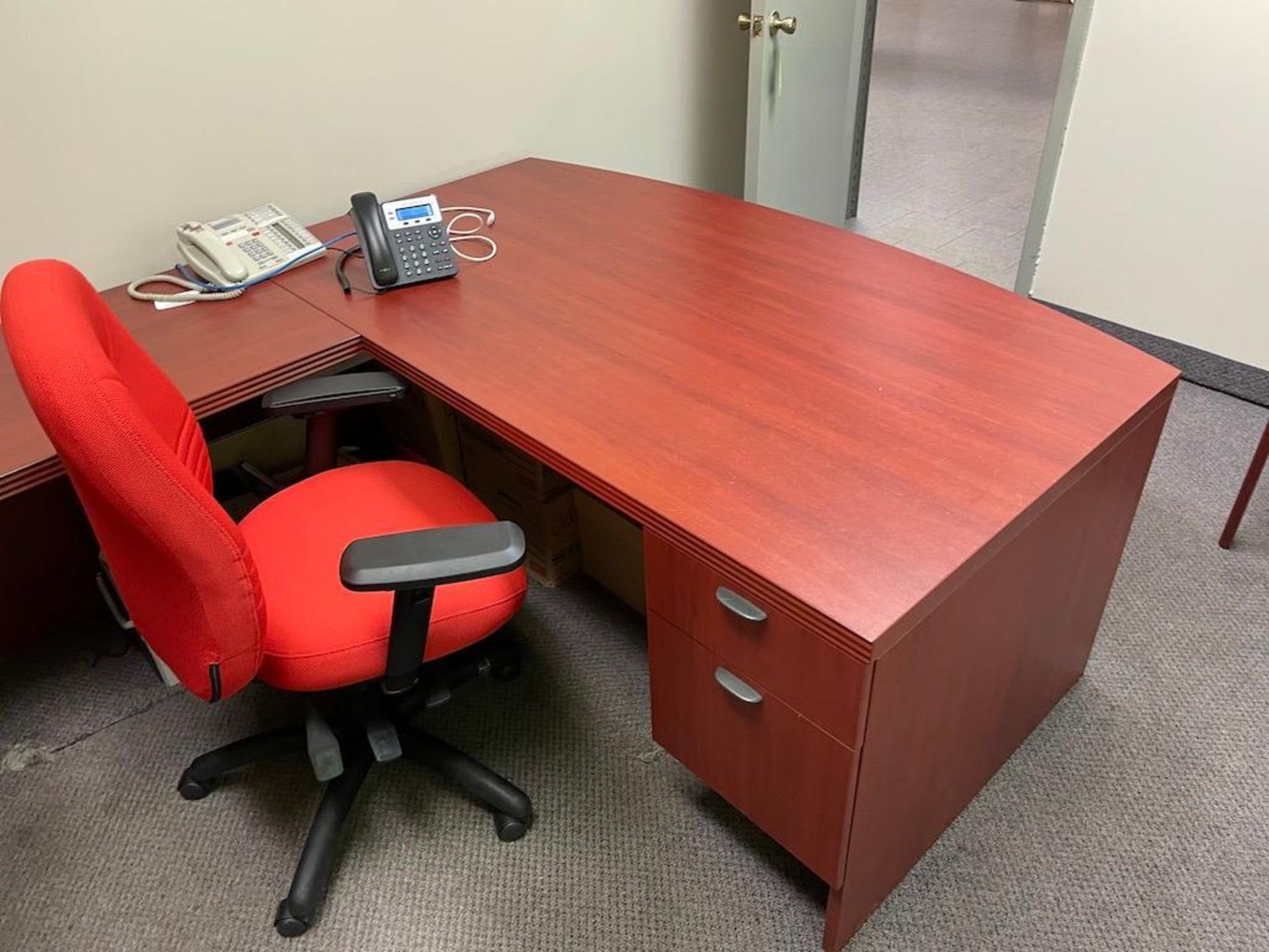 OFFICE INCLUDING: 71" DESK, 47" SIDE TABLE, 71" REAR DESK W HUTCH AND 2 DRAWERS, PLUS GLOBAL 4 DRAWE - Image 2 of 4