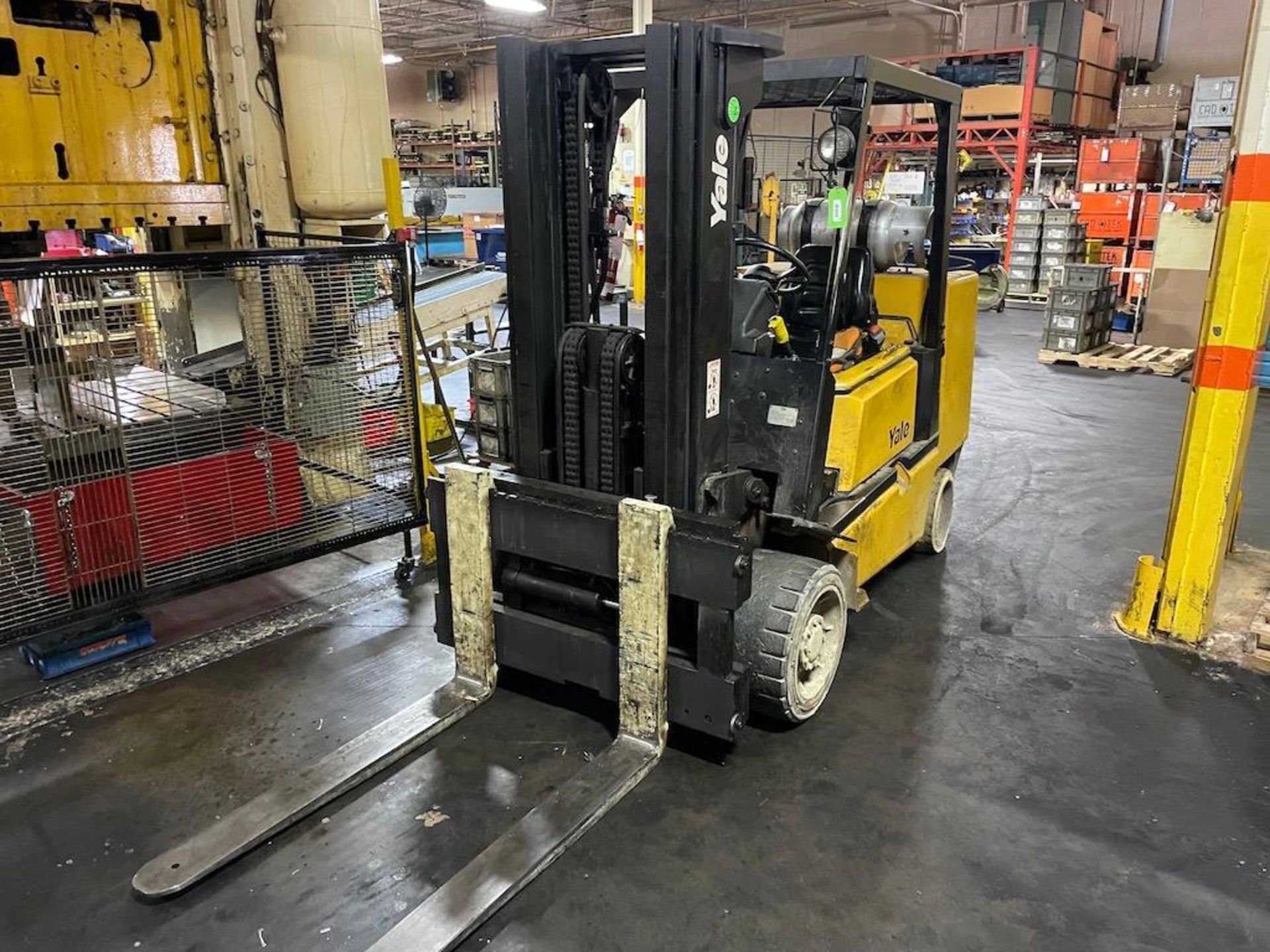 YALE 10,900 LB CAPACITY LPG FORKLIFT, MODEL GC120MGNGAE085, 3 STAGE MAST, SIDE SHIFT, 4' FORKS, 5070