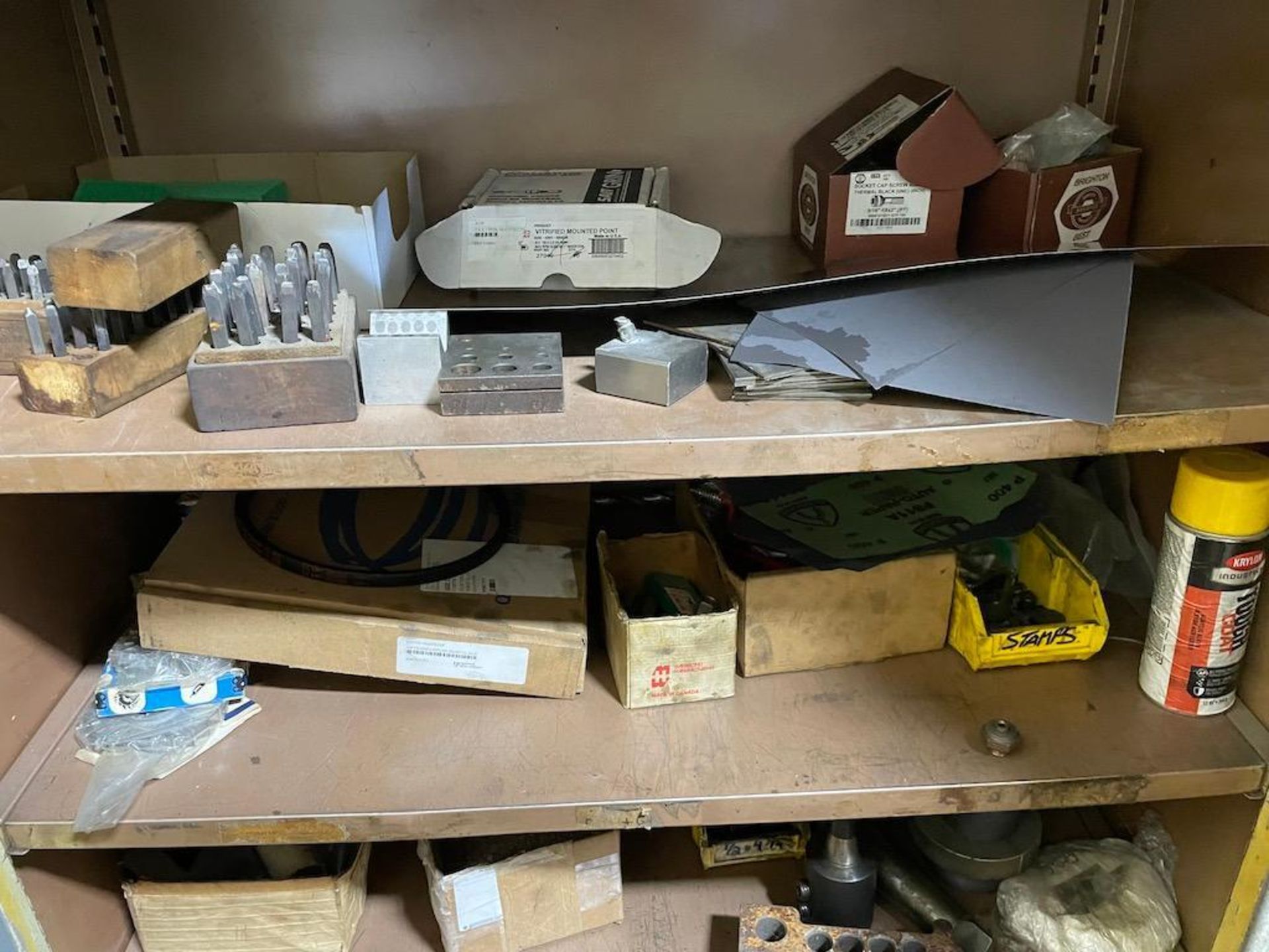 2 DOOR CABINET INCLUDING ASSORTED GRINDING WHEELS, ABRASIVES, PLUS GRINDING WHEELS ON WALL BOARD - Image 3 of 5