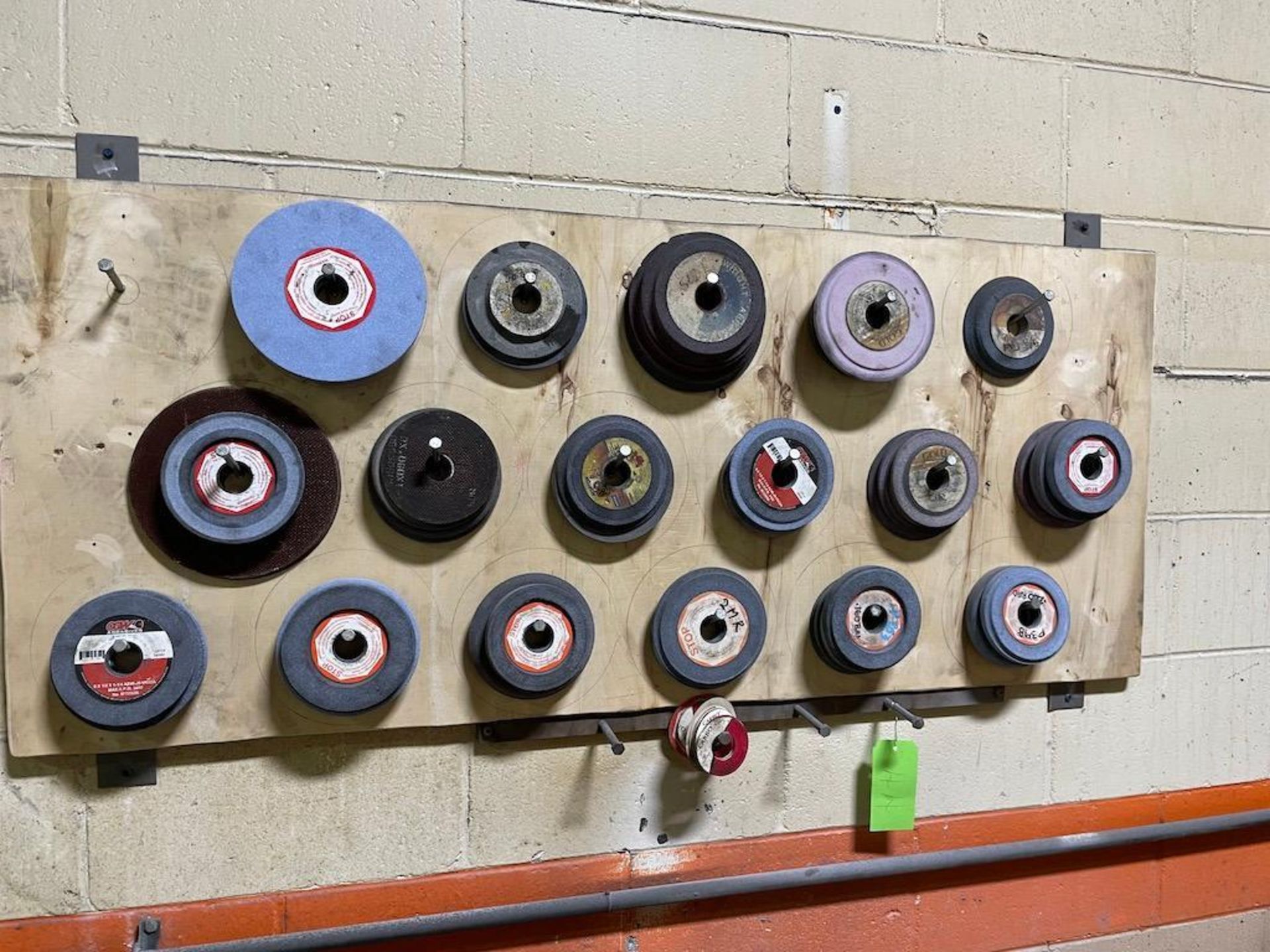 2 DOOR CABINET INCLUDING ASSORTED GRINDING WHEELS, ABRASIVES, PLUS GRINDING WHEELS ON WALL BOARD - Image 5 of 5