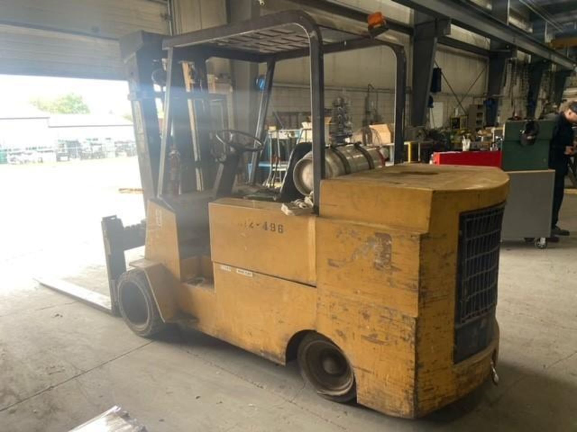 ALLIS CHALMERS 11,500 LB CAPACITY LPG FORKLIFT, MODEL ACC 120, HOURS AT THE TIME OF CATALOGUE 2,800,