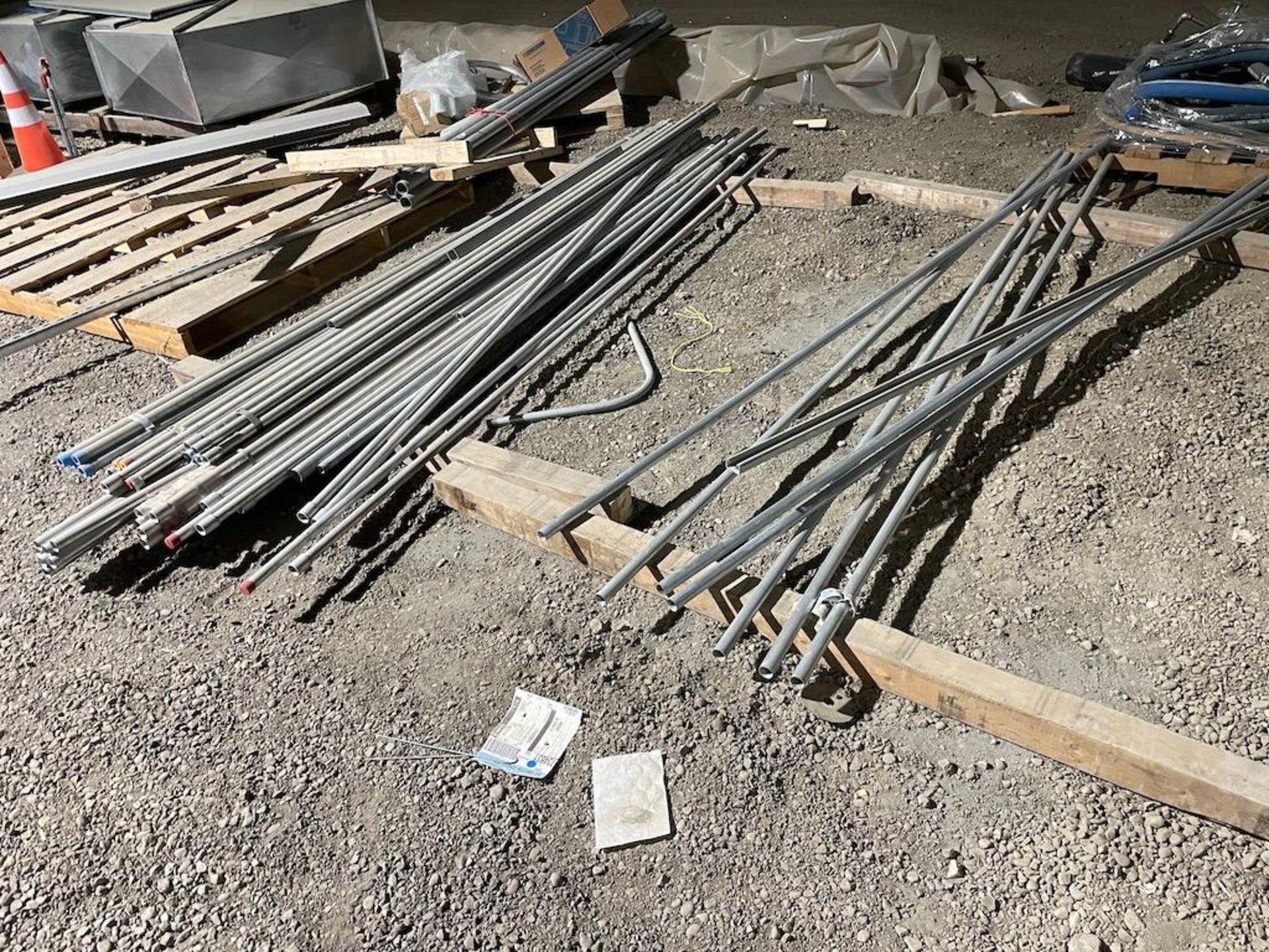 LOT ASST FRAMES, APPROX 20' METAL TUBING, SKID W METAL BOXES, PILES ASSORTED CONDUIT, HOSE, PIPES, 2 - Image 5 of 12