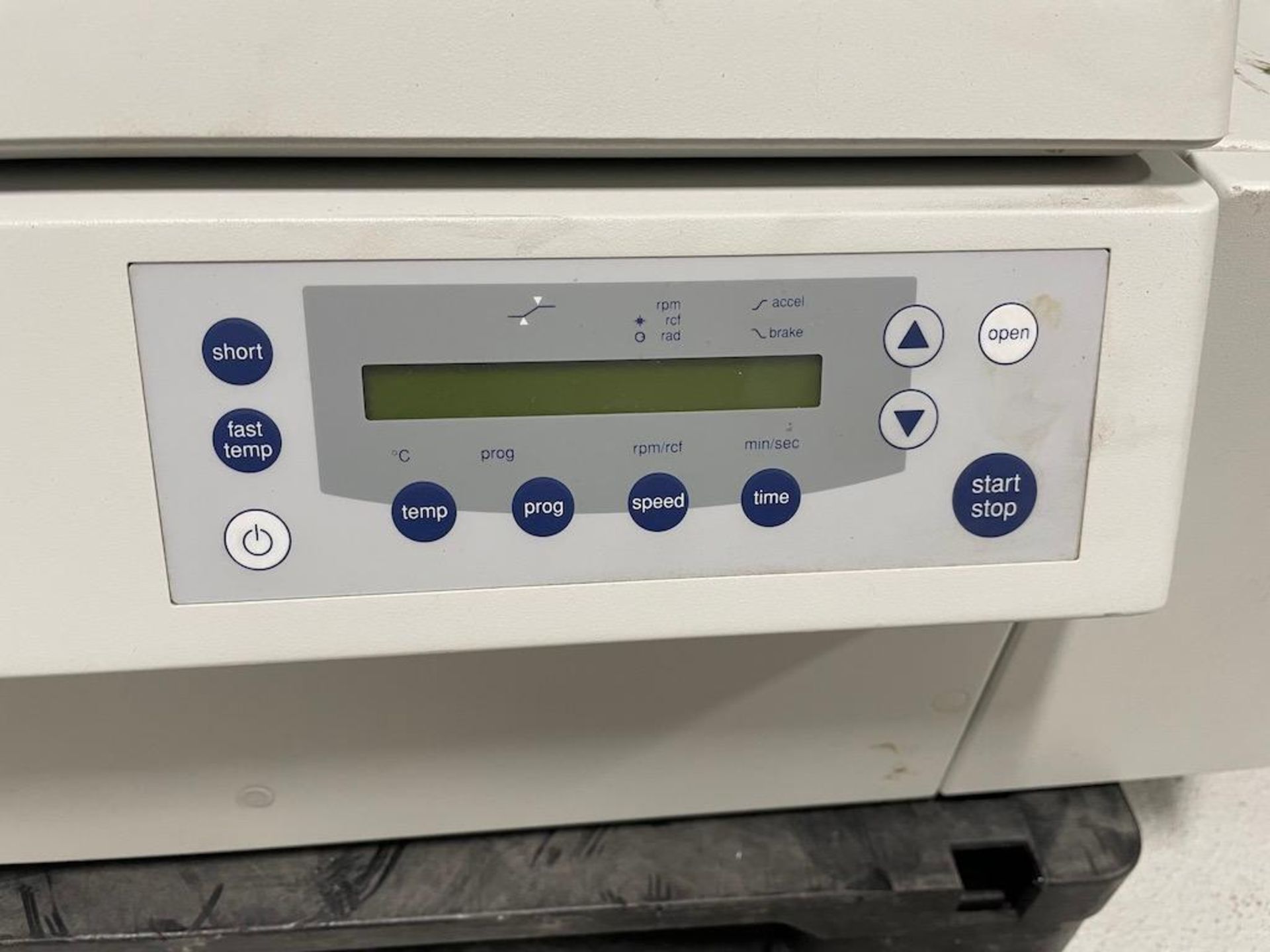 EPPENDORF CENTRIFUGE MODEL 5810R - Image 2 of 4